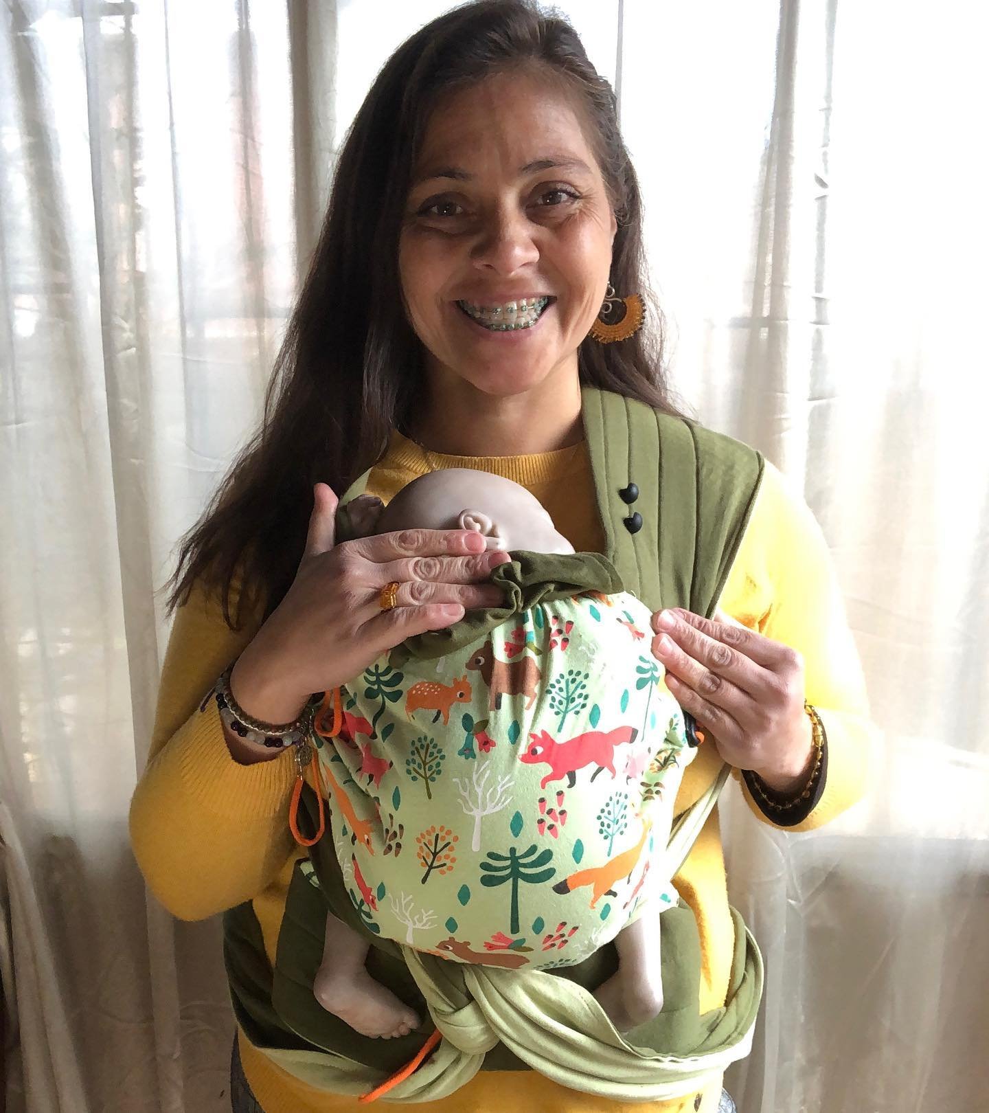 Katherine Parada con el Mei Tai renovado de Chile Crece Contigo