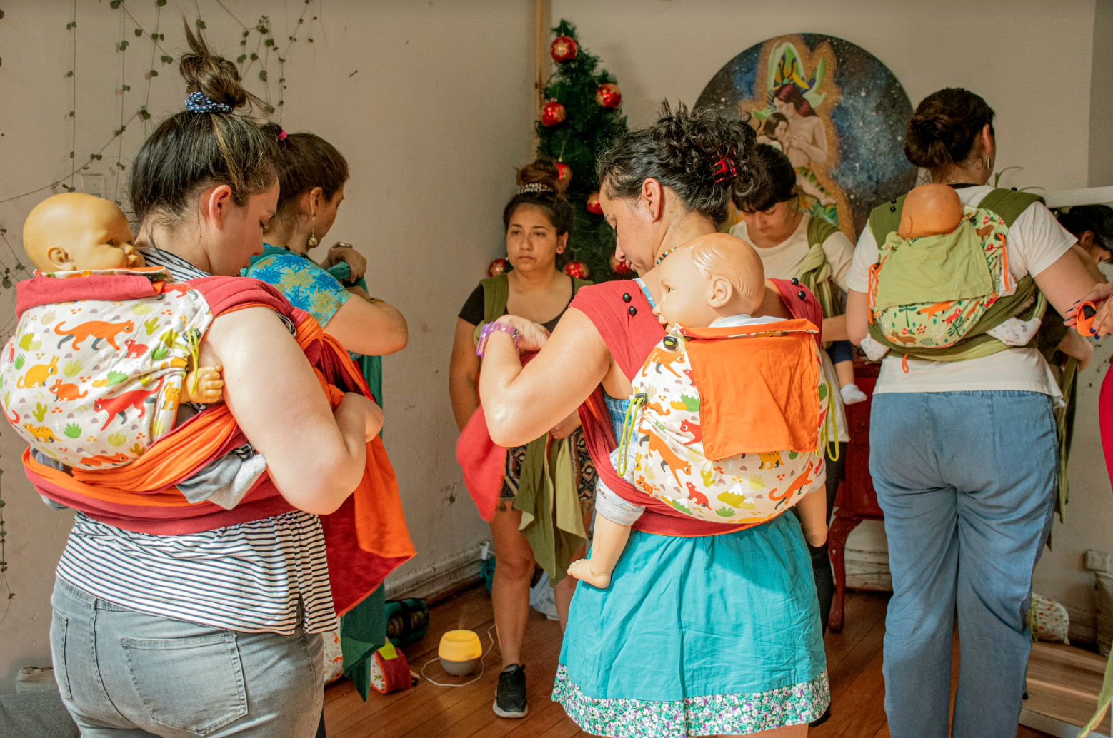 Práctica con el Mei Tai en formación de entrenadoras